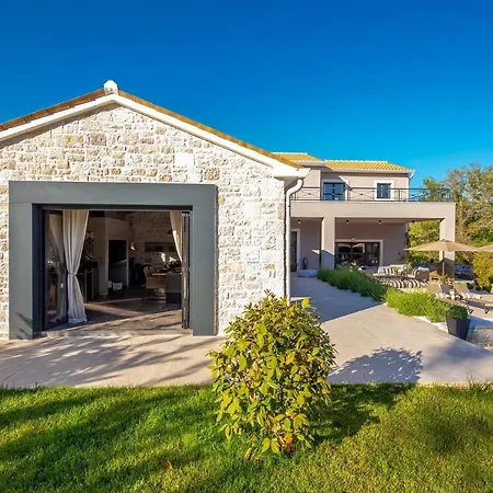 Nautilus Villa Rapavel